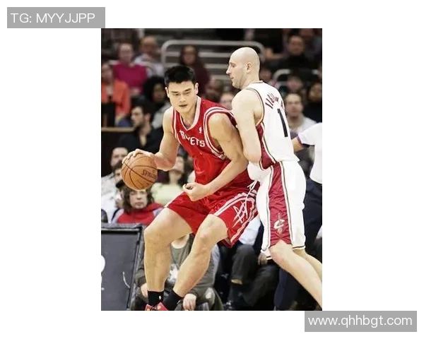 姚明早期比赛视频回顾展现中国篮球巨星成长历程