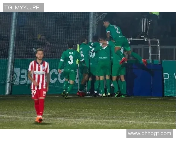 西甲赛场波尔图与尤文图斯激战成平局补时进球引发全场狂欢